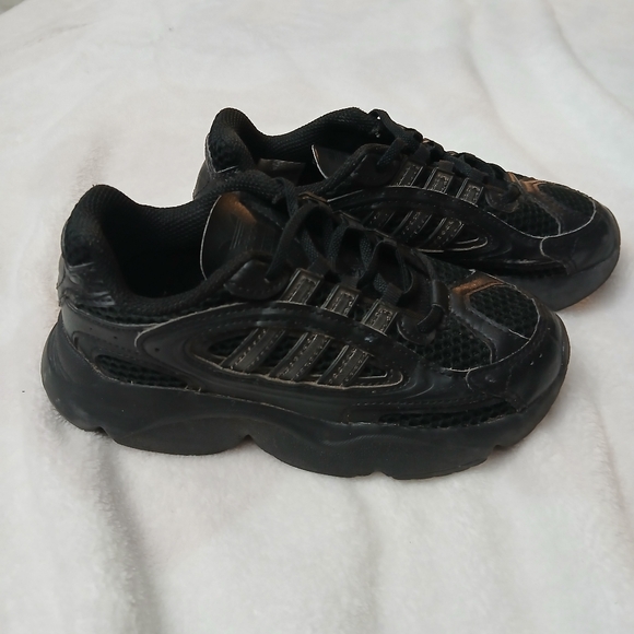 The Adidas Youth Sneaker in black, size 13K - Picture 3 of 11